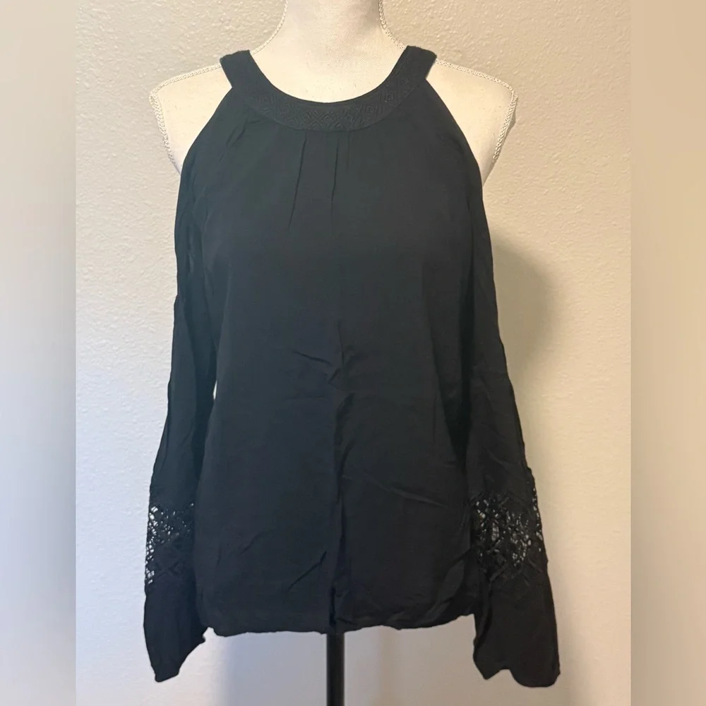 Express cold shoulder top size S